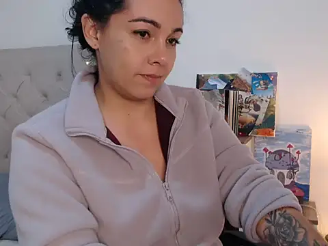 camii_7 (F milf) - remove dress