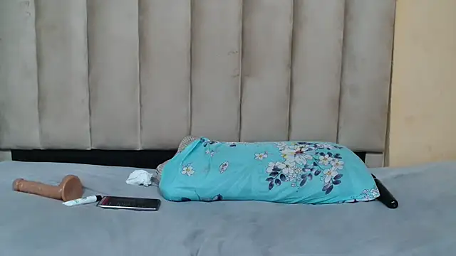 sexyassqueenx (F young) - SHOW ASSHOLE