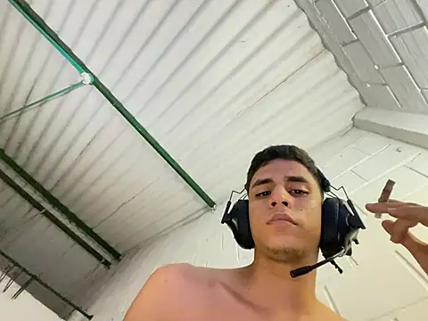 Max_TheHorseDick live sex cam