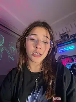 crystal_bunny7's live cam