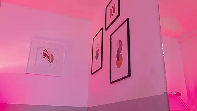 cutepetitee - Cutepetitee's free webcam - UK Sex Cams