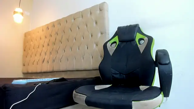 darkknightx01 (M twink) - finger in my ass 5 min