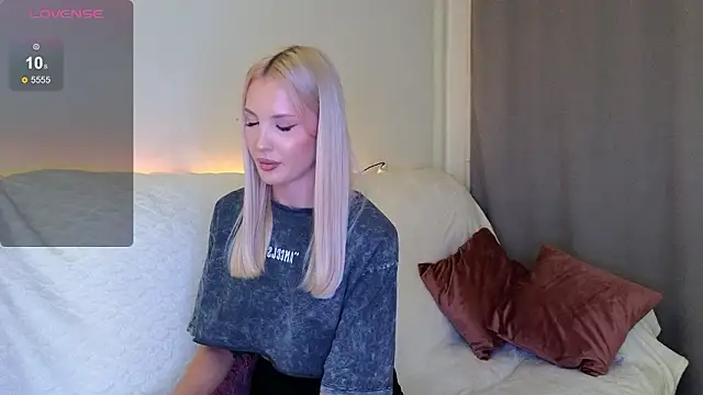 _cutiefull_lion_ (F young) - Spank ass!