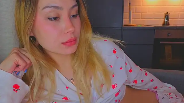 baobei03 (F young) - anal show with 4 different toys