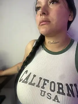 Miia__Taylor Live Webcam on Stripchat