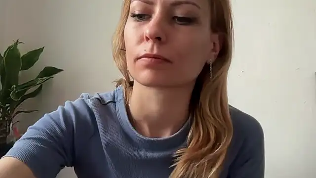 karo123421 (F young) - new apartament #smoke #mistress #tease