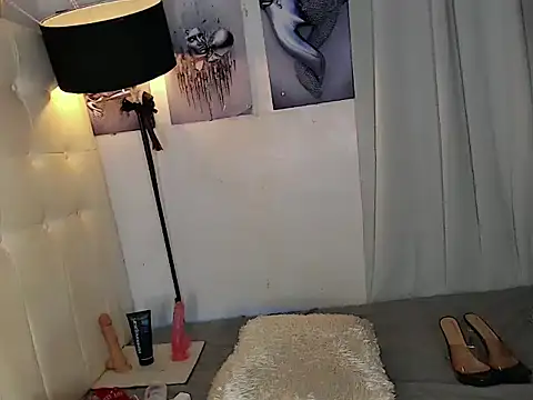 foxxy_barbie (T teen) - come and play with me  make me cum here