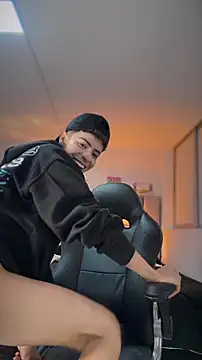 Sebastian_Reed's live cam