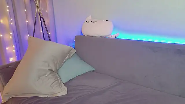 ur_shy_bambi (F teen) - Bj & slap face with dildo