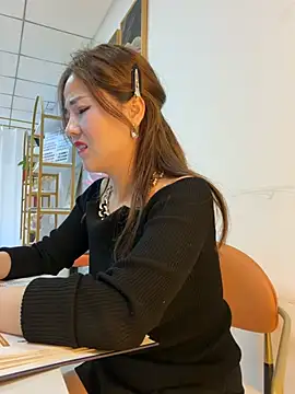 efangfang (F young) - 在店里脱衣服👚