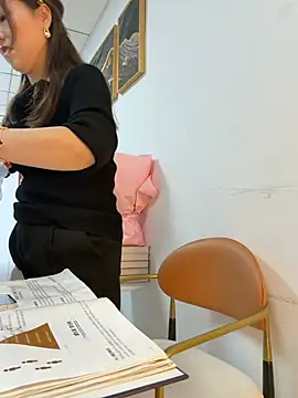 美女Efangfang在线直播