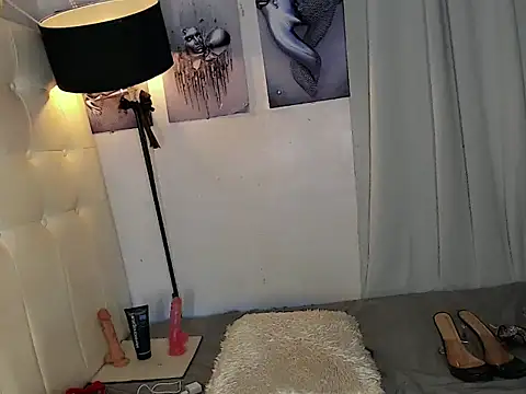 foxxy_barbie (T teen) - come and play with me  make me cum here