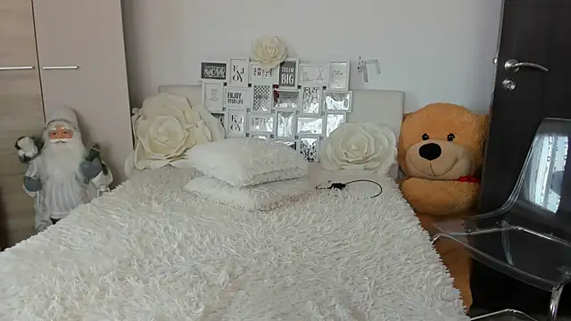 sweetemy4u (F milf) - make this pussy happy whit a big squirt