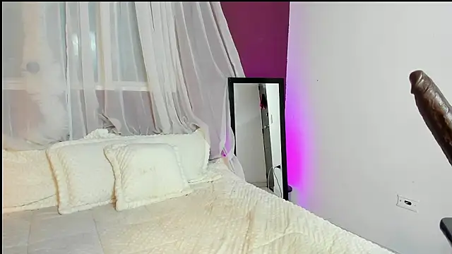 nicole_brown1126 - Nicole_Brown1126's free webcam - UK Sex Cams