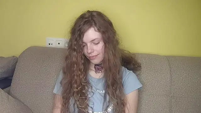 rayanenlia (F young) - lick lips close to camera!