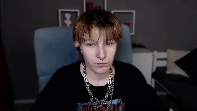 guitarandangell (F young) - What's under T-shirt today?