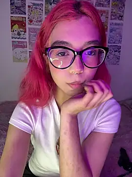 Webcam Model (Valen-Foxx1)  is live.Free join now!