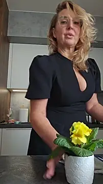 Webcam Model (MariaRichi_)  is live.Free join now!