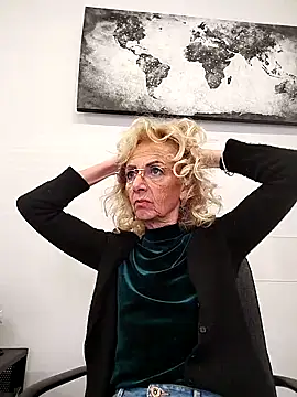 clarabell4 (Ask my age) - Finger in ass