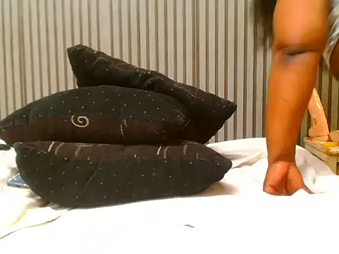 royalass25 - ROYALASS25's free webcam