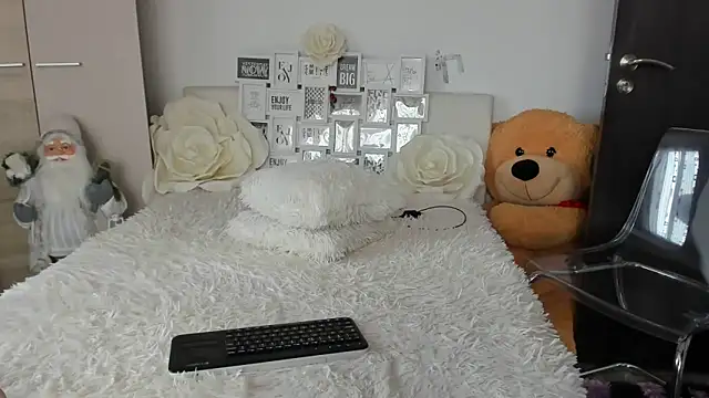 sweetemy4u (F milf) - make this pussy happy whit a big squirt