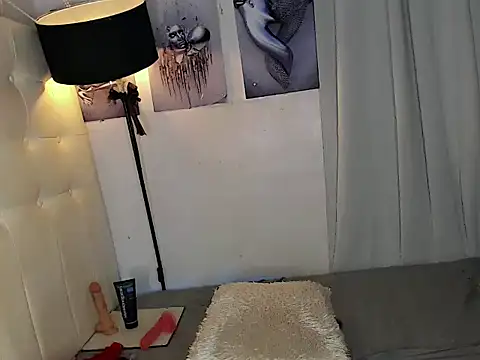 foxxy_barbie (T teen) - come and play with me  make me cum here