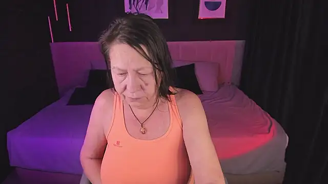 lindapassionate (F mature) - Doggy in panties