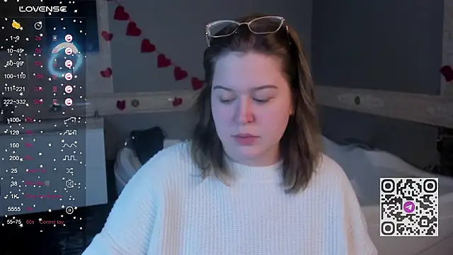 helenhartt (F young) - 💚spank breasts 5 x💚