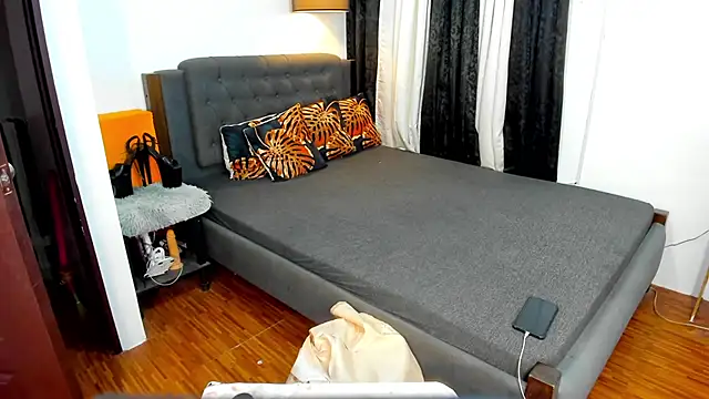 goddess-of-cumsex (T young) - real diamond beetween my two legs! cummm