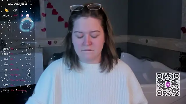 helenhartt (F young) - 💚spank breasts 5 x💚