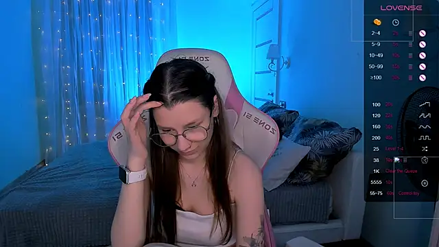 linablossom_ (F young) - suck finger with eye contact