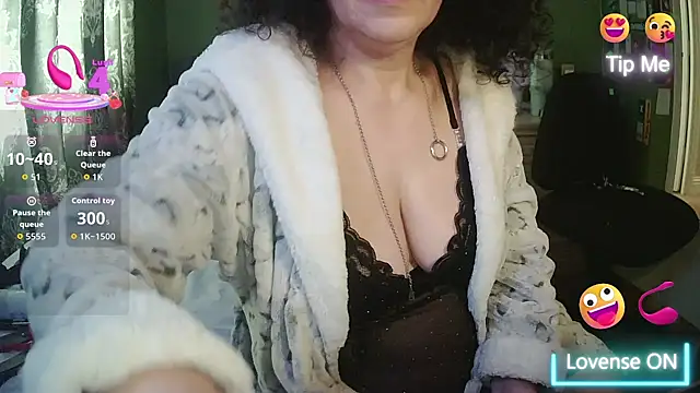 curvyturkishasena_xx (F mature) - 25 hard slaps and fingering ass