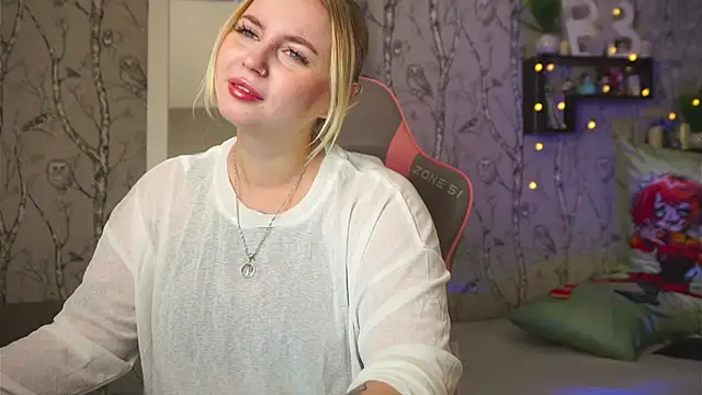 moon_valkyrie (F young) - Teasing a big ass in panties