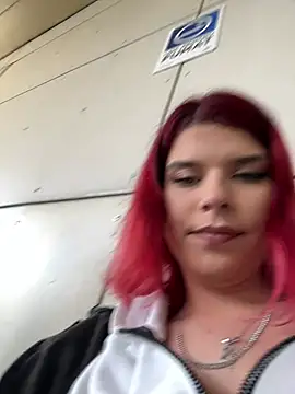 Webcam Model (RiriRoseey) is live