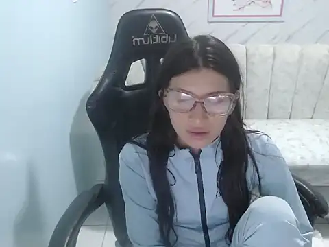 mila_t_ (F young) - YOUR NAME IN MY TITS