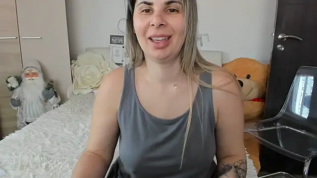 sweetemy4u (F milf) - make this pussy happy whit a big squirt