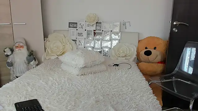 sweetemy4u (F milf) - make this pussy happy whit a big squirt