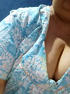 tamilthanushri (F milf) - Pusyy flash