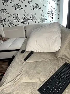 Webcam Model (KarraJason)  is live.Free join now!