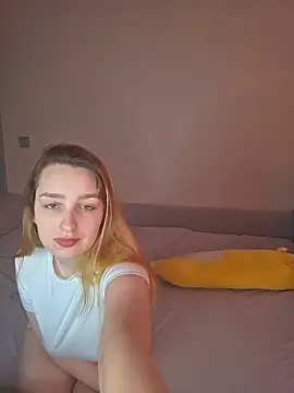 ToxyFoxyy Live Webcam on Stripchat