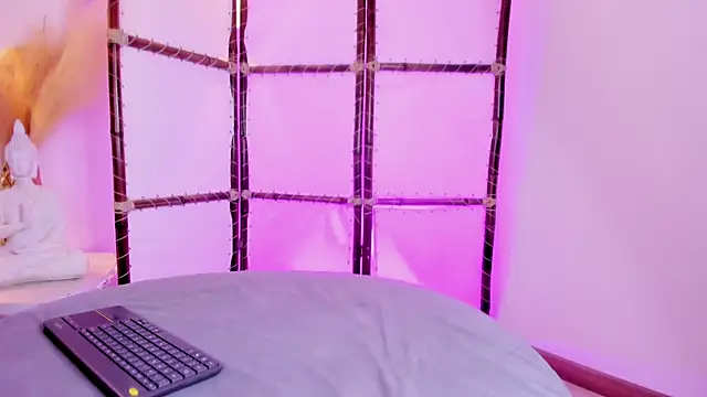 damiian20_ (T teen) - Show Ass + Spank x 3