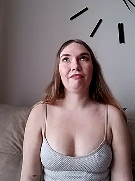 kisavixen - KisaVixen's free webcam - UK Sex Cams