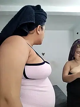 sara_y_amy (Ask my age) - Both girls shower naked