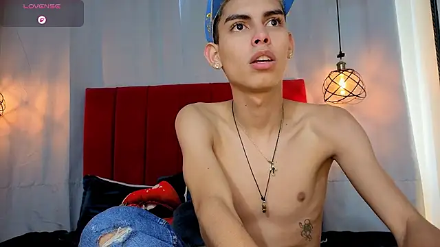 sky_jules (M twink) - NAKED