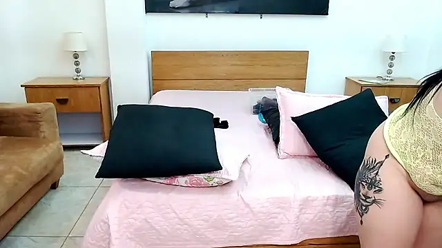 maloryandluna (Ask my age) - two dildos in the ass