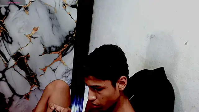 im_david02 (M twink) - show cum in public # 1