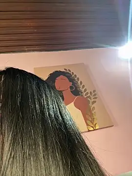 Webcam Model (LunaMoore_Pink) is live