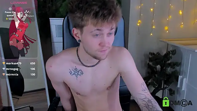 tomas_norton (T teen) - Take off pants