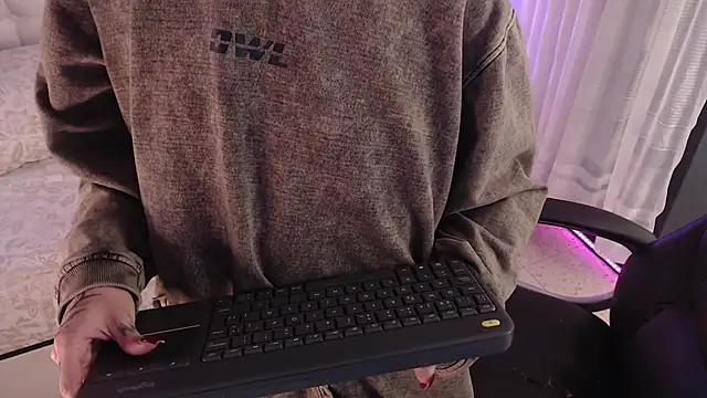 liavillalobos (F young) - doggy without panties