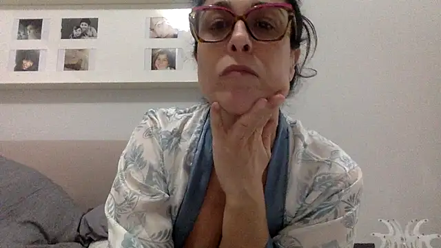 crudeliafrancy Live Webcam on Stripchat